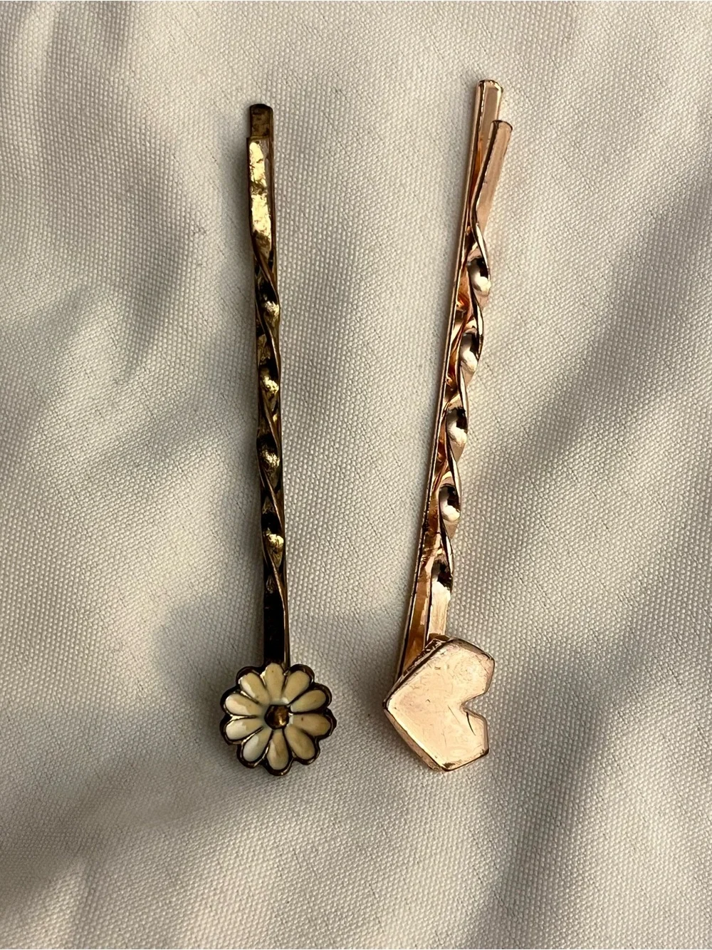 Zara Gold-Tone Daisy and Heart Hair Pin Set